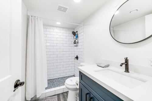 Ένα μπάνιο στο Community Pool and Hot Tub Cozy Condo in Scottsdale