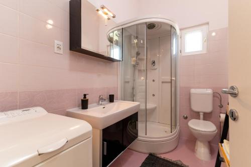Koupelna v ubytování Apartments with a parking space Slatine, Ciovo - 5158