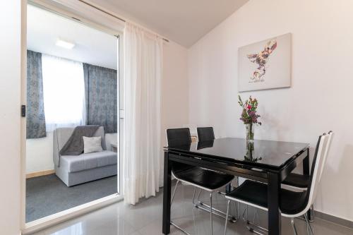 Apartments with parking space Slatine, Ciovo - 5158