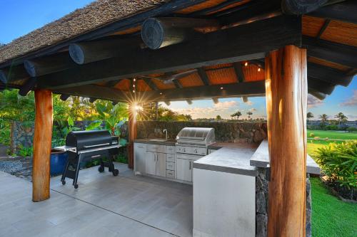 Μπαλκόνι ή βεράντα στο Brand New Custom Bali Inspired Home in Kainani