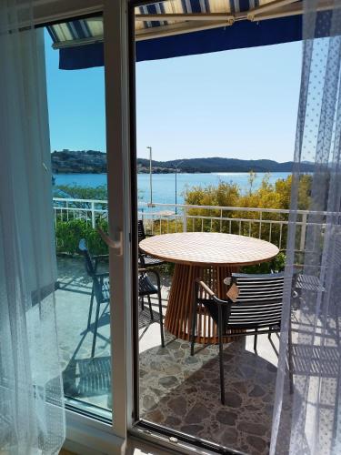 Tudija apartment3-West side place, 90m2, big terrace, beautiful beach front view