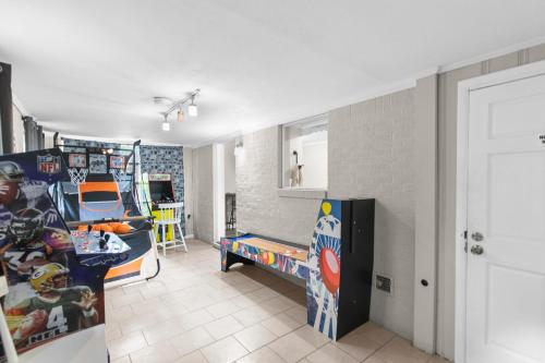 Βραδινή ψυχαγωγία για τους επισκέπτες του Suburban Bliss Getaway Wi-Fi Parking Long Stay