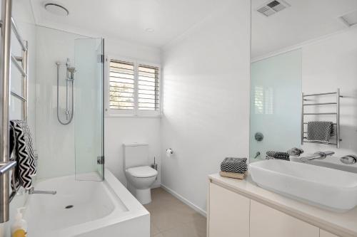 Ένα μπάνιο στο The Heights Beach House, Sorrento
