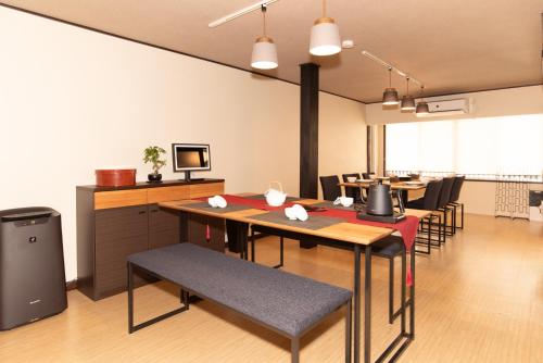 Η κουζίνα ή μικρή κουζίνα στο Kyoto Central Base