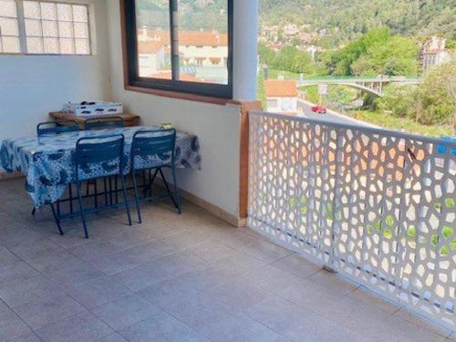Appartement F2 avec Terrasse Spacieuse et Clim, Centre-Ville d'Amélie-les-Bains - FR-1-703-180