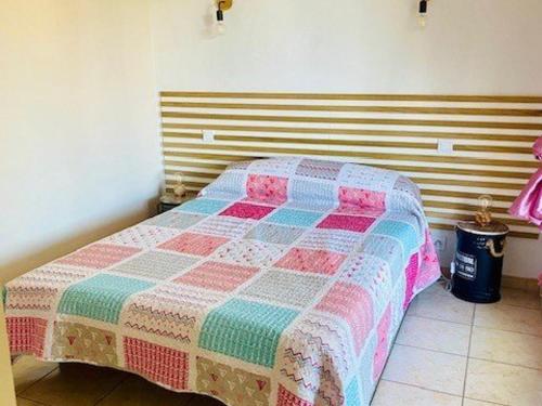 Photo de la galerie de l'établissement Appartement F2 avec Terrasse Spacieuse et Clim, Centre-Ville d'Amélie-les-Bains - FR-1-703-180, à Amélie-les-Bains-Palalda