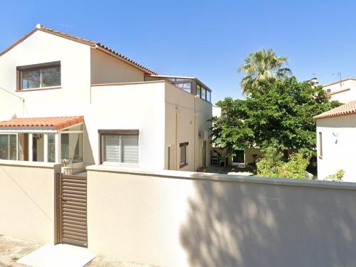 Photo de la galerie de l'établissement Appartement 4 pers avec clim, wifi, terrasse, BBQ, parking à 150m de la plage et commerces - FR-1-776-91, à Argelès-sur-Mer