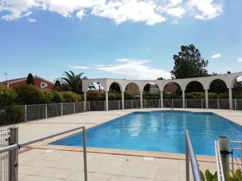 Pavillon 3 pièces avec piscine, terrasse et barbecue, à 600m de la plage ! - FR-1-701-82