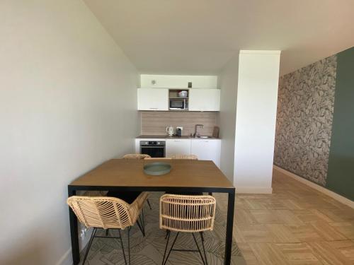 Photo de la galerie de l'établissement Studio moderne avec vue océan, WIFI, parking à Biarritz - FR-1-239-1040, à Biarritz