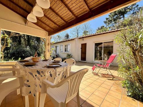 Maison 6 couchages à Oléron - Proche mer, jardin clos, WiFi, animaux admis, ménage inclus - FR-1-246A-299