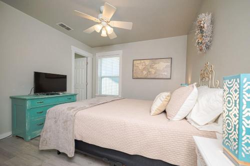 a bedroom with a bed and a ceiling fan at Seaside Retreat in Rockport