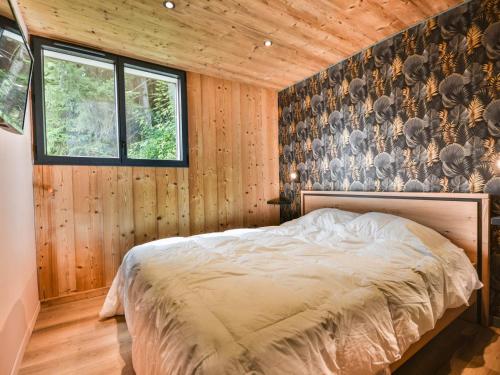 a bedroom with a bed in a wooden wall at Appartement Les Gets, 3 pièces, 5 personnes - FR-1-685-79 in Les Gets