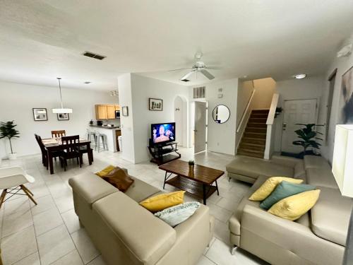 Panoramic 4BR Superior Pool Home near Disney Parks photo 15