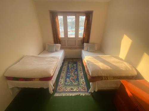 Lova arba lovos apgyvendinimo įstaigoje Himalayan Lodge