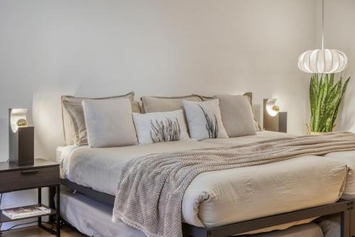 a bedroom with a large bed with pillows at Zen Haus Serene Retreat, prime location with views in Eugene