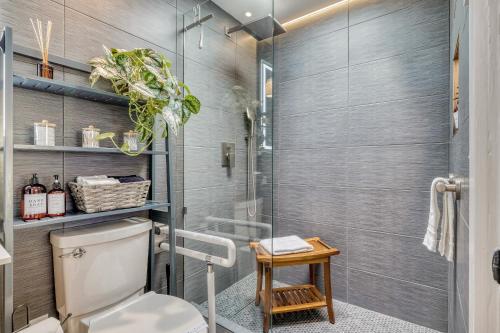 a bathroom with a shower and a toilet at Zen Haus Serene Retreat, prime location with views in Eugene