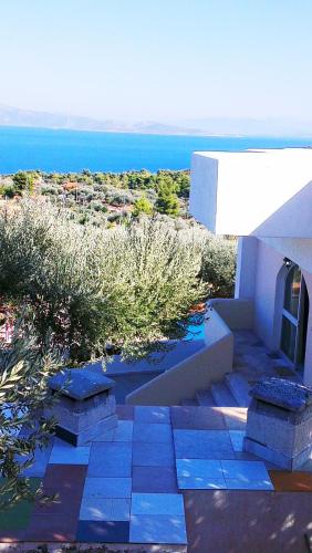 a view of the ocean from a house at Villa Konaki in Grammatiko