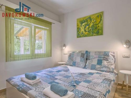 a bedroom with a bed with pillows on it at Noelene Comfortable holiday residence in Valtura