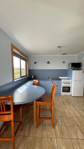 Kuchyň nebo kuchyňský kout v ubytování Sunset Holiday Villas