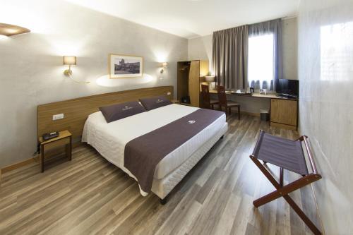 Llit o llits en una habitació de Tulip Inn Padova