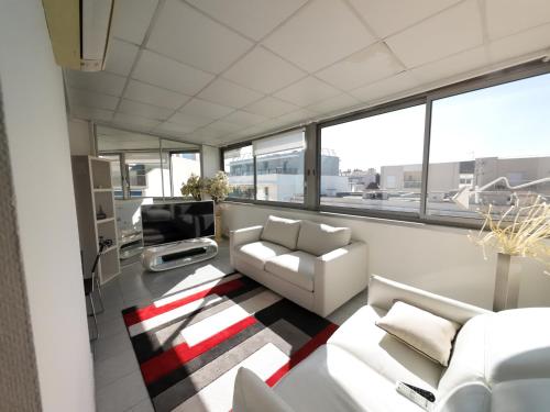 Palais Porte de France Apartment With Air conditionner