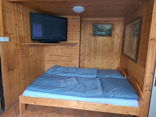 Postel nebo postele na pokoji v ubytování Chata Bruno v Kutné Hoře