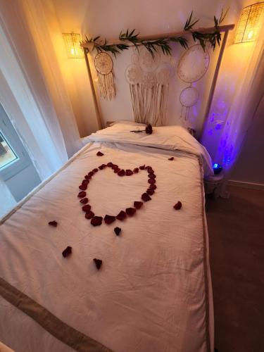 a bed with a heart made out of roses at Zen room - Havre de paix in Hyères