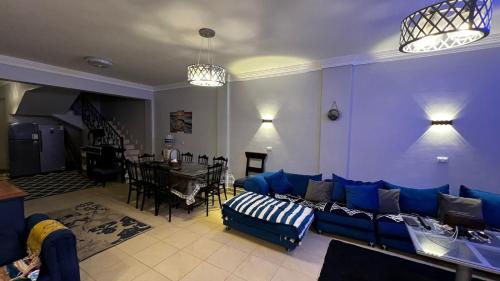 a living room with a blue couch and a table at فيلا توين هاوس مميزة في قرية رويال بيتش رأس الحكمة villa twin house Royal Beach Ras El Hekma in Marsa Matruh
