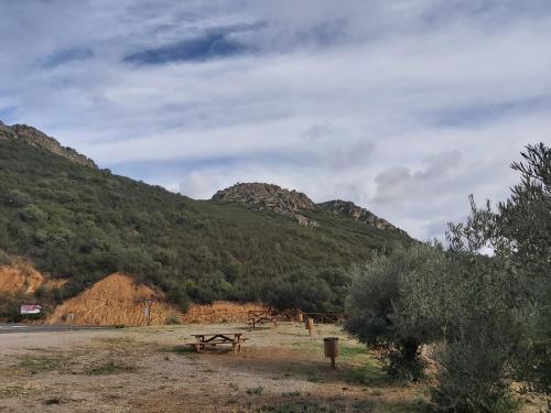 a picnic table in front of a mountain at ALOJAMIENTO TURISTICO LAS SOLANERAS in Solana del Pino