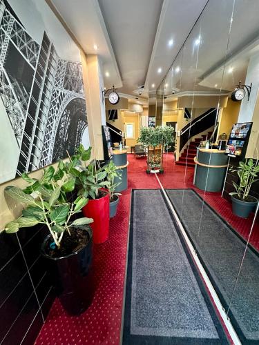 Galeriebild der Unterkunft Hotel Victor Hugo in Clamart