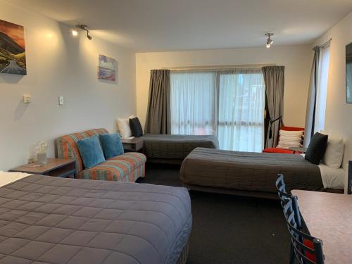 Postel nebo postele na pokoji v ubytování Wakatipu View Apartments