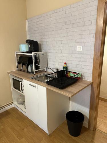 a small kitchen with a counter with a microwave at Hosteria Tajahierro in Reinosa