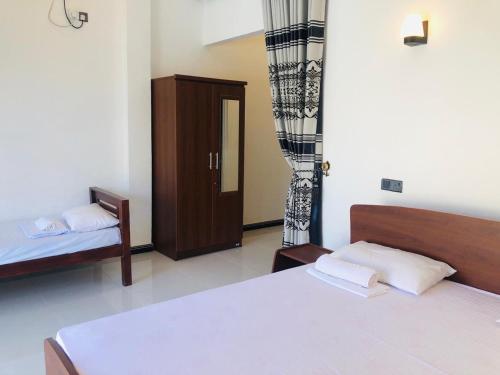 Cama o camas de una habitación en SKY SEA-Arugambay