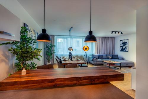 a living room with a table and a couch at Stadtapartments Luna by Cosy Homes in Villach