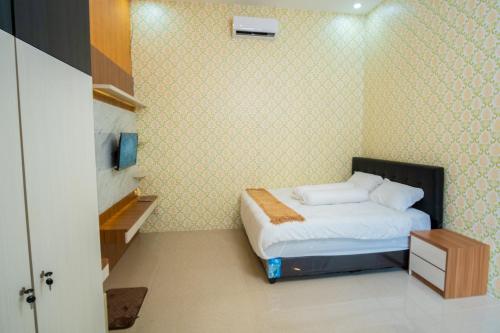 a small bedroom with a bed in a room at Ranya Homestay in Purwokerto