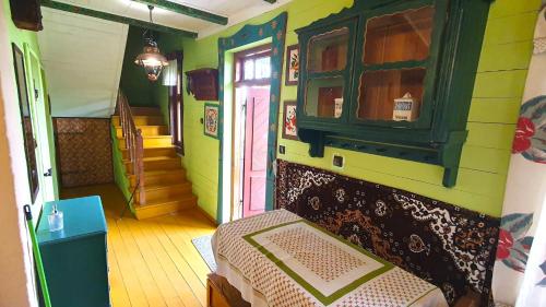 a room with a bedroom with a bed in it at Czworaki Dworskie - Kiermusy in Kiermusy