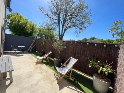 Taman di luar La Merlère : Gîte de charme & Jacuzzi