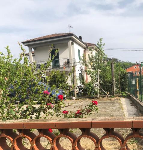 a house with a fence in front of it at La Primula Vicinanza 5 Terre in Riccò del Golfo di Spezia