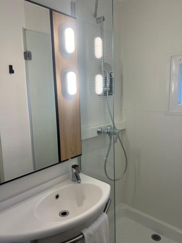 ibis Lorient Centre Gareにあるバスルーム
