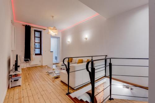 a bedroom with two bunk beds in a room at Spacieux 90m2 Jacuzzi, Standing,Bien-être in Toulouse