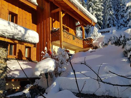 冬のStunning Holiday Home in Valfrejus near Ski Liftsの様子