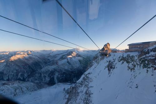a view of a snowy mountain from a ski lift at Haus Sonnegg in Finkenberg