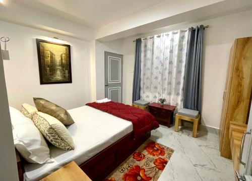 a bedroom with a large bed and a window at Ga-Ki-Khim Homestay in Gangtok