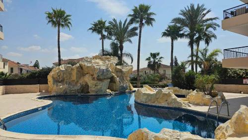 Bazén v ubytování Mediterranean Sunrise Apartments A1 nebo v jeho okolí