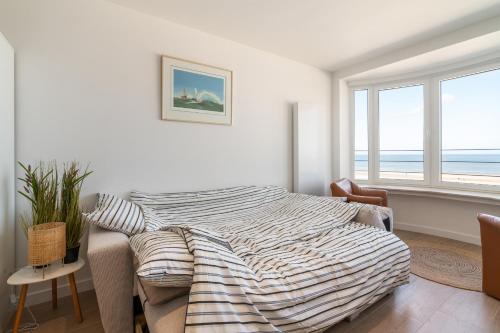 En eller flere senge i et værelse på Renovated central seaview appartment "Atlanta"