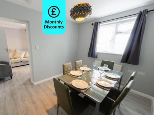 a dining room with a table and chairs at 4 Bed - 2 Bathrooms 1 Walk in Shower - lots of Parking - Long Stays Welcome in Ipswich