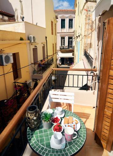 Kostas House, old Venetian Harbor Chania