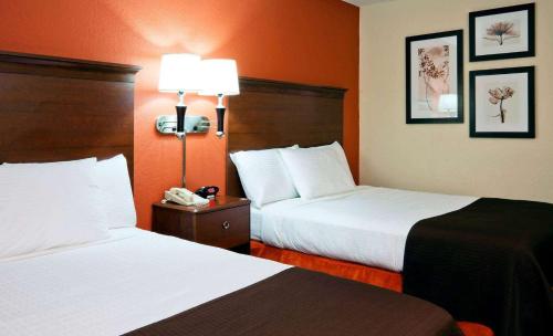 Gallery image of AmericInn by Wyndham Manitowoc in Manitowoc