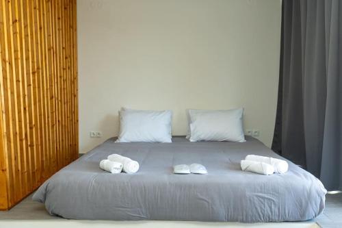 Postel nebo postele na pokoji v ubytování DeKo Penthouse Suite