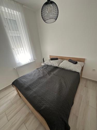 Postel nebo postele na pokoji v ubytování Szeged Szive Apartman